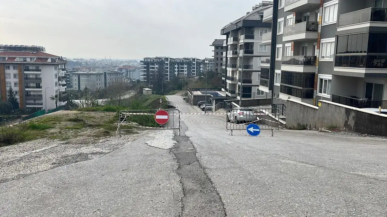 Alanya’da Dere Kenarındaki Yol Çöktü: 46 Daireli Lüks Sitede Korku 5
